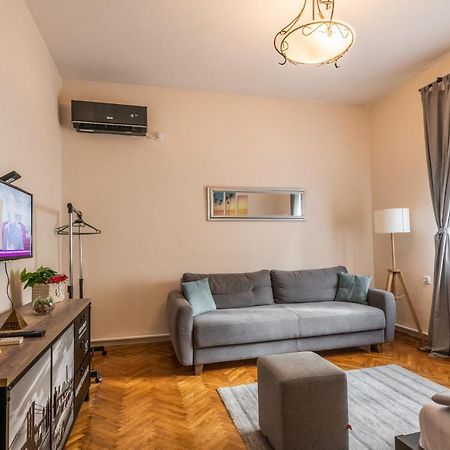 Neimar Apartment With Great Wi-Fi And Free Parking Belgrád Kültér fotó