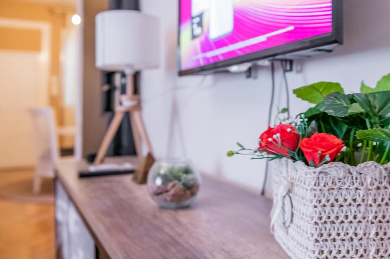 Neimar Apartment With Great Wi-Fi And Free Parking Belgrád Kültér fotó
